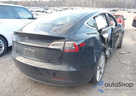 2018 Tesla Model 3 Long Range/Mid Range z USA, uszkodzony, nr VIN 5YJ3E1EA0JF071126